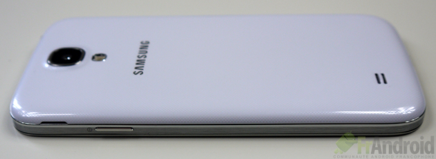Samsung-Galaxy-S4-Droite