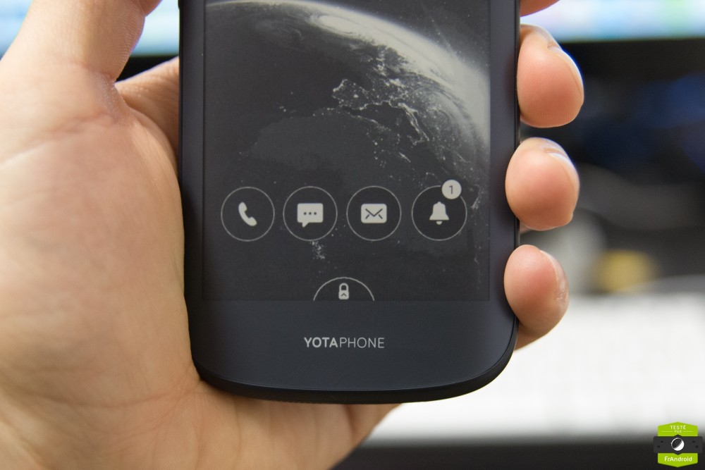 Yota Phone 2-18