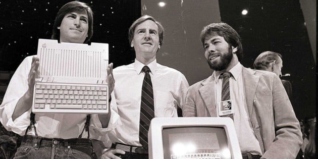 John Sculley, entouré de Steve Jobs et Steve Wozniak