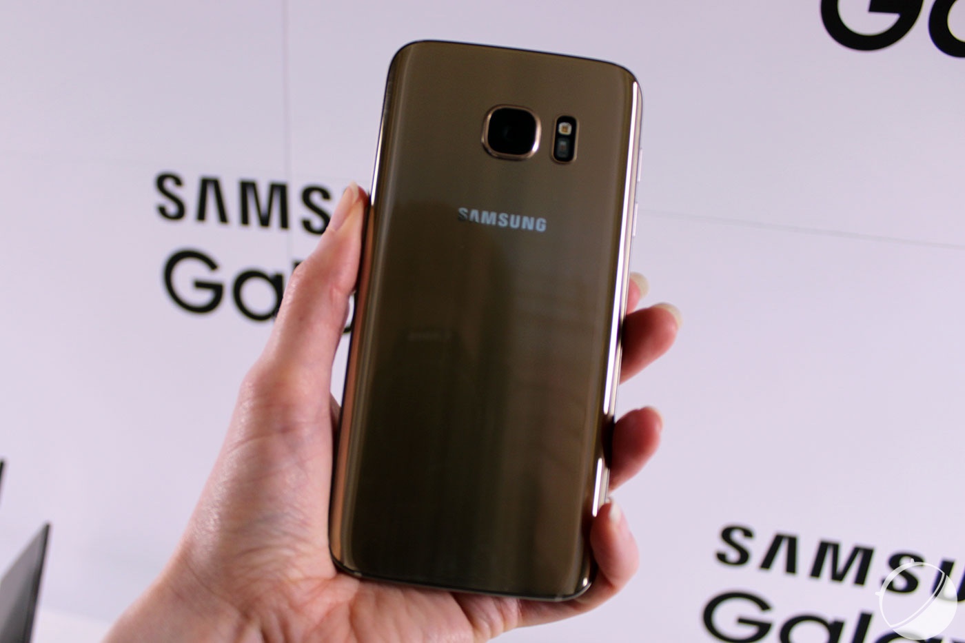 Samsung Galaxy S6 edge 32Go Vert WiFi 3G 4G  ComparatifSmartphones 