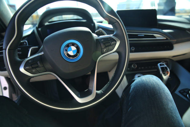 bmw-i8-interior-steering-wheel