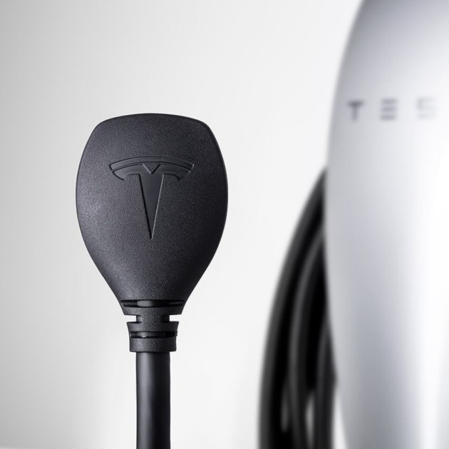 Voici Le Nouveau Chargeur Tesla Brancher Chez Vous Plus Petit Et