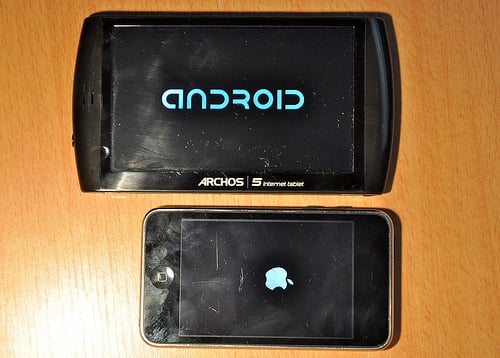 Comparaison entre l'Archos 5 Internet Tablet et l'iPod Touch