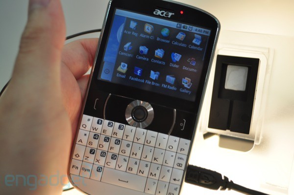 (MàJ) Acer beTouch E130 : Un cousin de BlackBerry sous Android