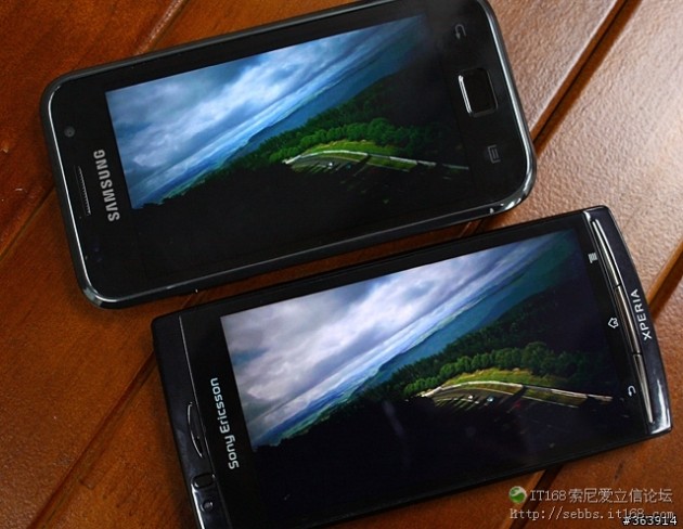 Comparaison d&rsquo;un écran Super AMOLED (Galaxy S) et d&rsquo;un Reality Display (Xperia Arc)