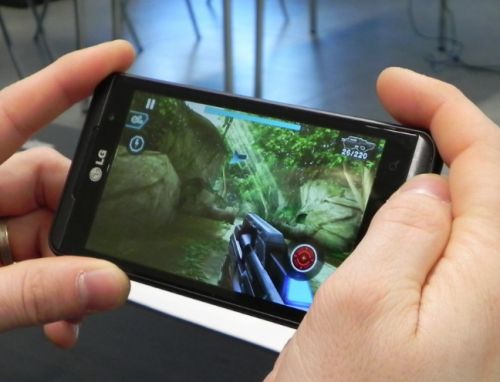 LG Optimus 3D : Une publicité sur la démonstration de jeux Gameloft en 3D