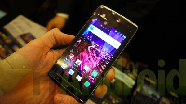 CES 2012 : Fujitsu Arrows U, un smartphone ultra fin de 6,7 mm