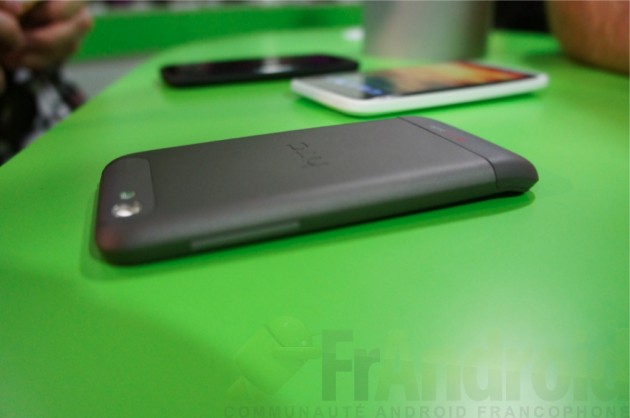 Prise en main du HTC One V, successeur du HTC Legend et Hero