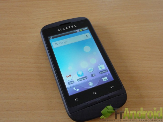 Test de l&rsquo;Alcatel One Touch 918D : un petit smartphone double SIM
