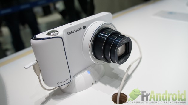 Samsung Galaxy Camera en blanc