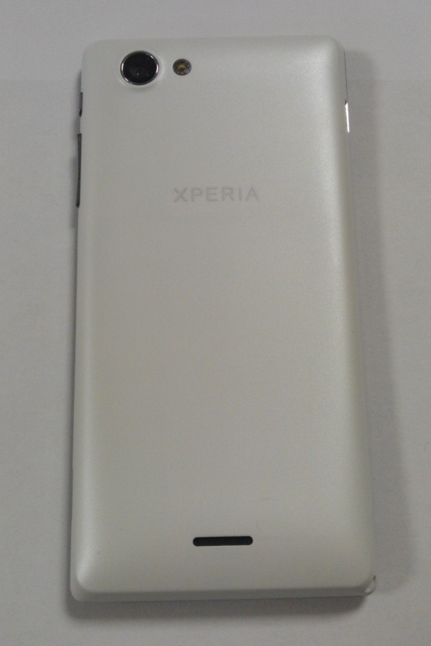 Test du Sony Xperia J - L'arrière