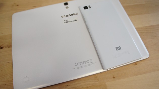 Tablette Samsung et smartphone Xiaomi