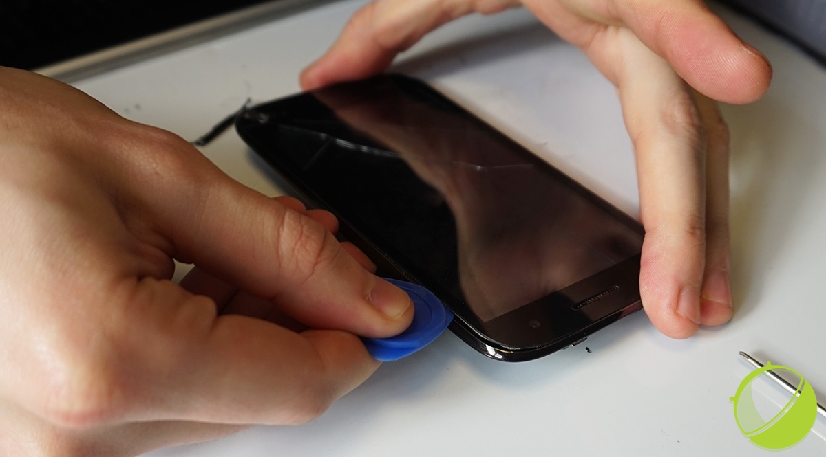 Tutoriel : Comment changer un écran de smartphone soi-même ?