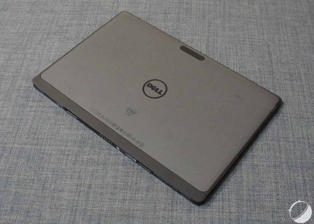 La partie grise consiste en un capot, pour que les techniciens de Dell puisse facilement réparer la tablette.