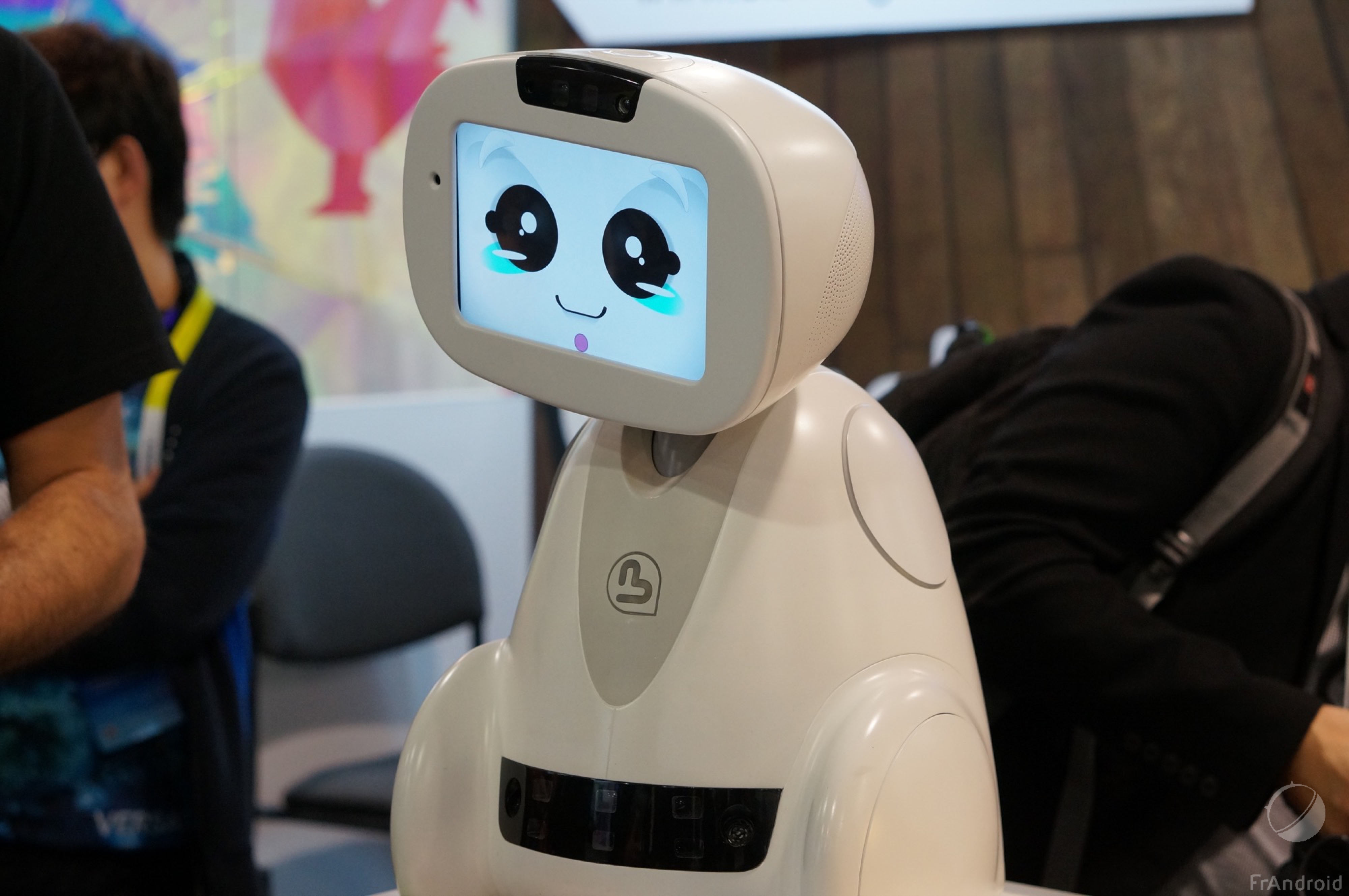 Робот бади. Робот Бадди. Робот андроид. Робот гаджет. Магазины будущего роботы.