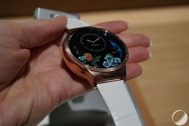 Как в часах huawei watch elegant вывести пульс на главный экран