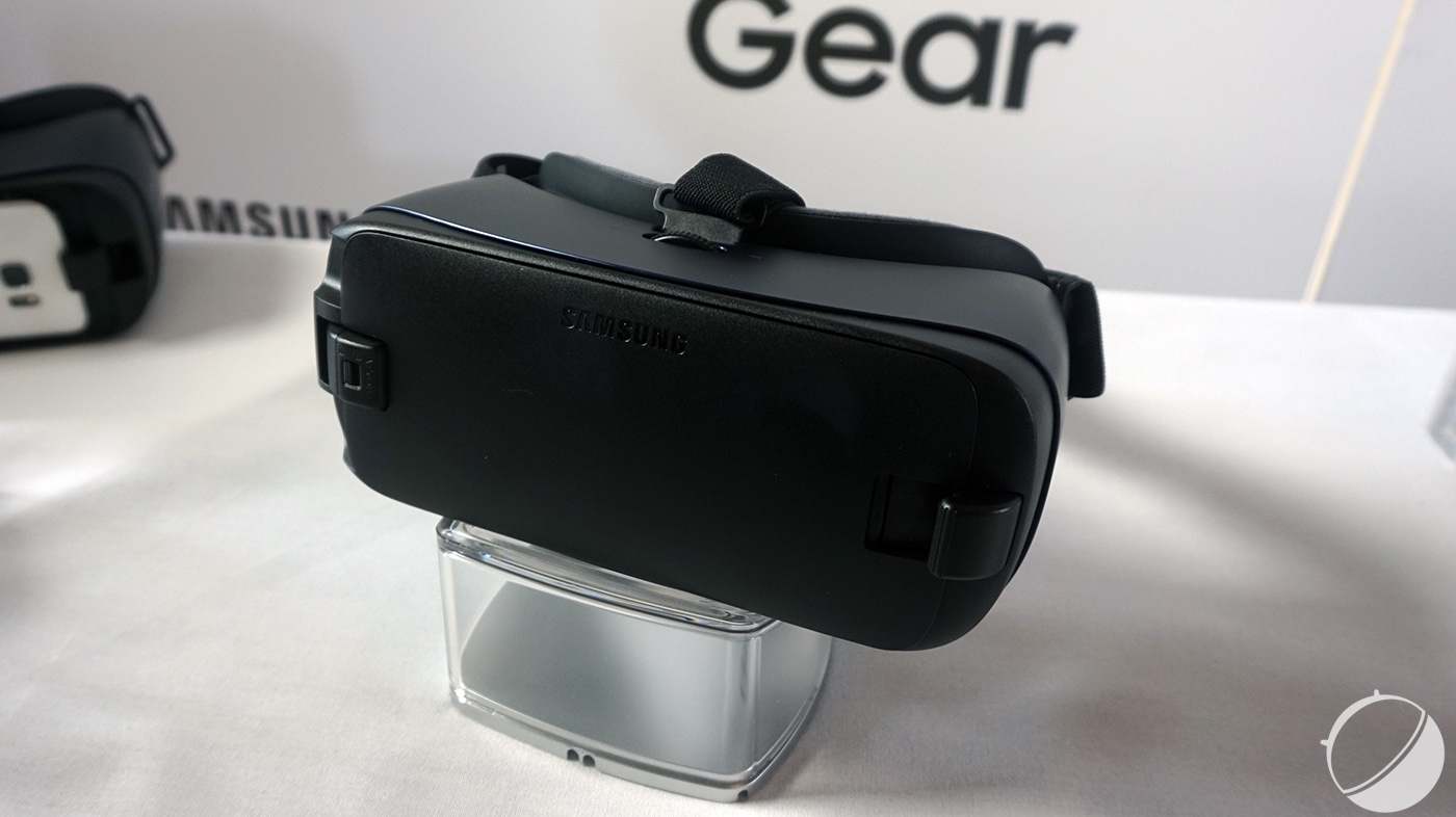 Le casque virtuel Samsung Gear VR présenté lors du Mobile World Congress