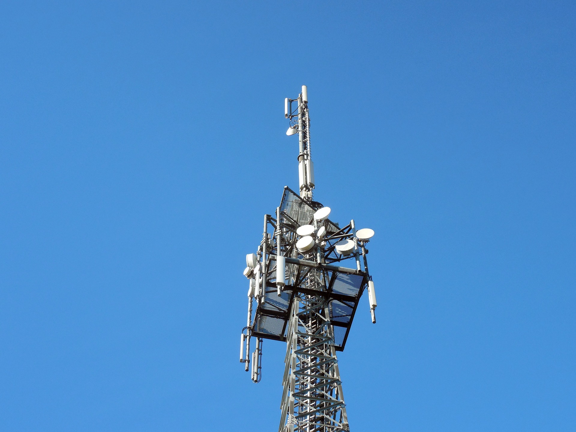 SFR : polémique autour de l'implantation d'une antenne 4G de 32 mètres à  Mecquignies