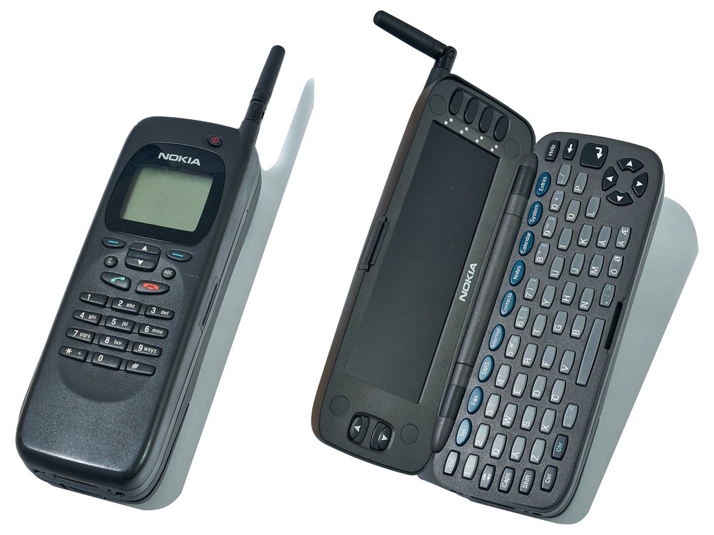 Мобильные 2000 годов. Nokia 2000. Мобильный 2000 года нокия. Nokia 2000 года с антенной. Nokia раскладной 2000х.