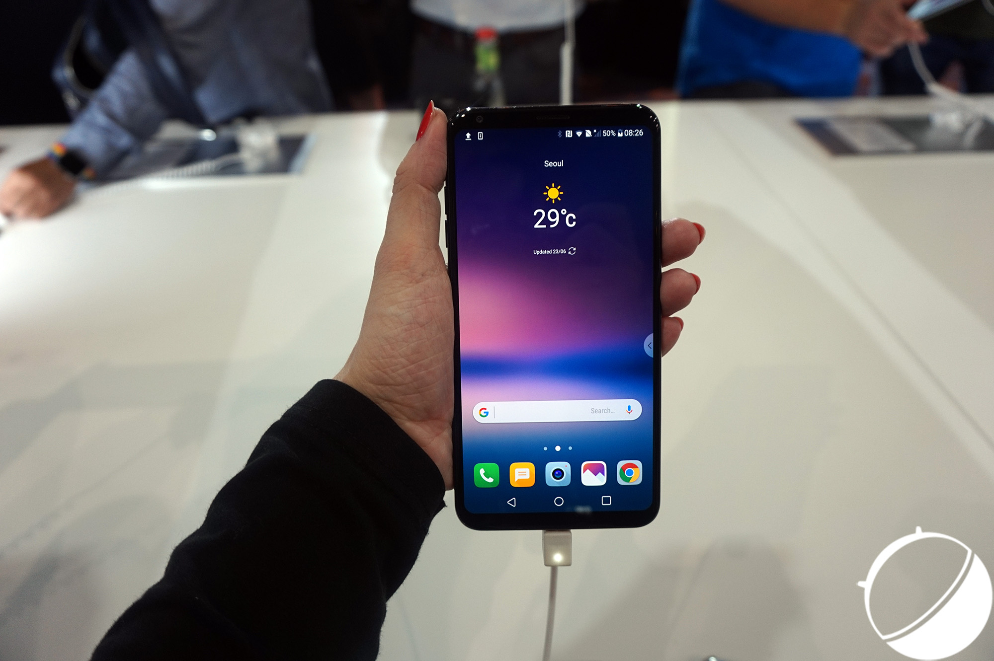 Prise en main du LG V30 : le meilleur challenger face au Samsung Galaxy Note 8