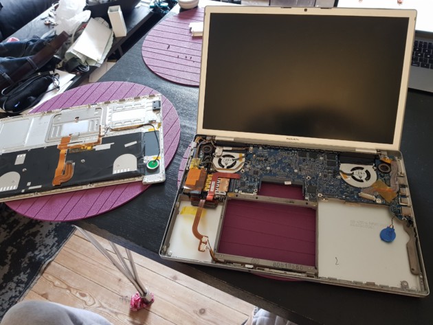 Il transforme son vieux MacBook de 2008 en Samsung DeX