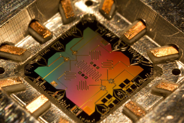 Intel et QuTech ont réussi à intégrer un calculateur quantique dans une puce classique