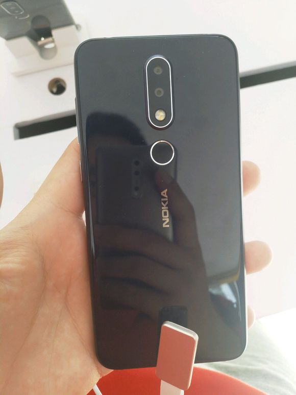 Le Nokia X se dévoile en photos avec une encoche