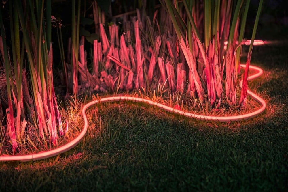 Philips Hue : voici un ruban de LED connecté pour votre jardin ou votre terrasse