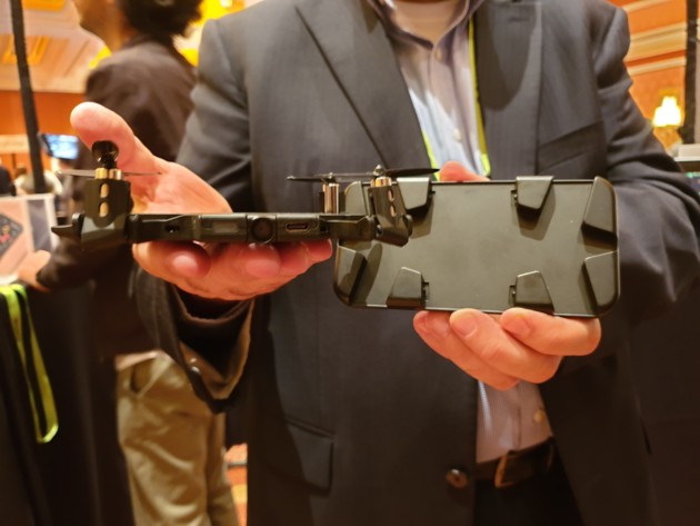 Cette coque de smartphone se transforme en drone à selfie