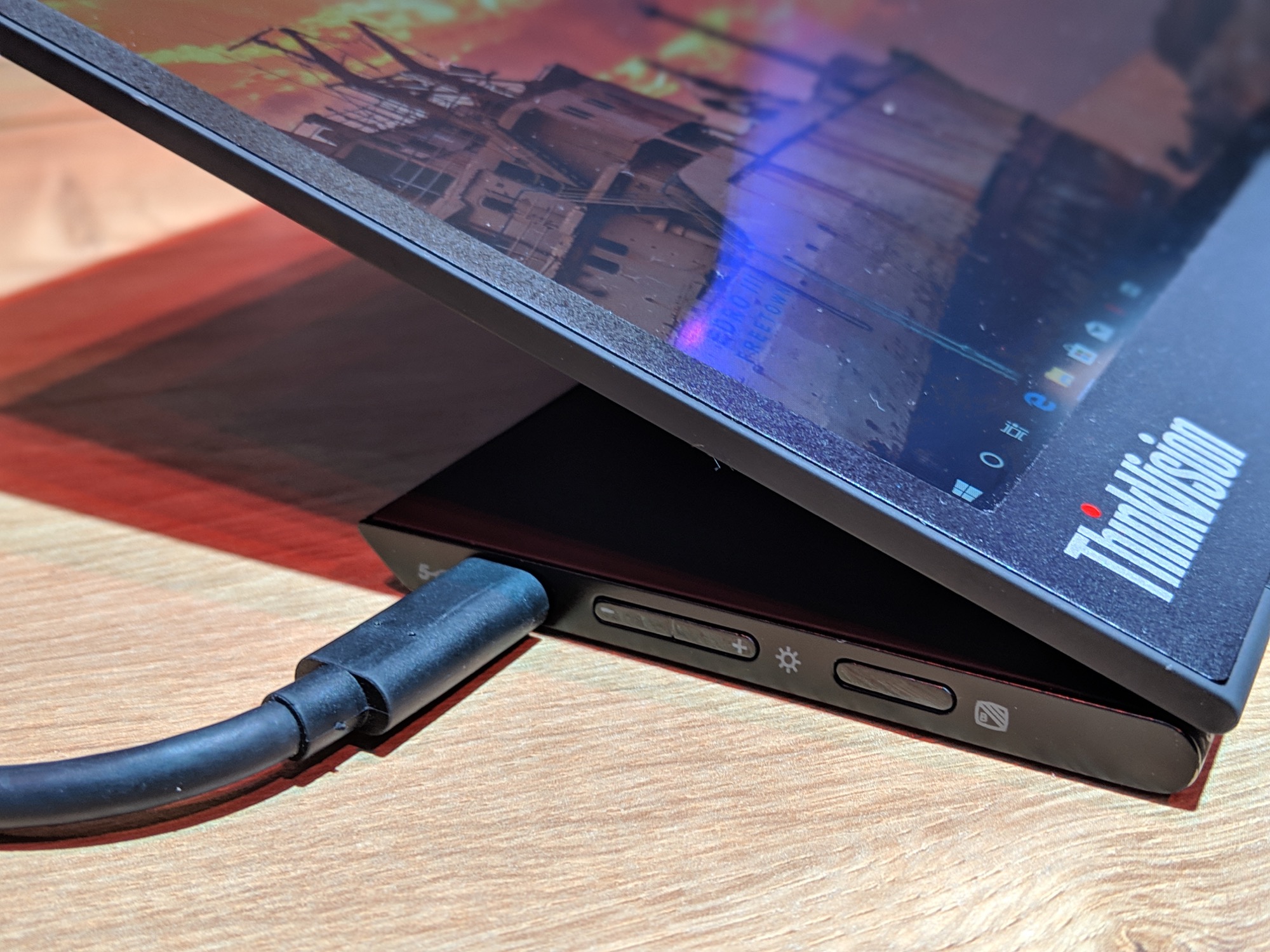 Prise en main du Lenovo ThinkVision M14 : un écran externe USB-C pour PC,  Switch et smartphone