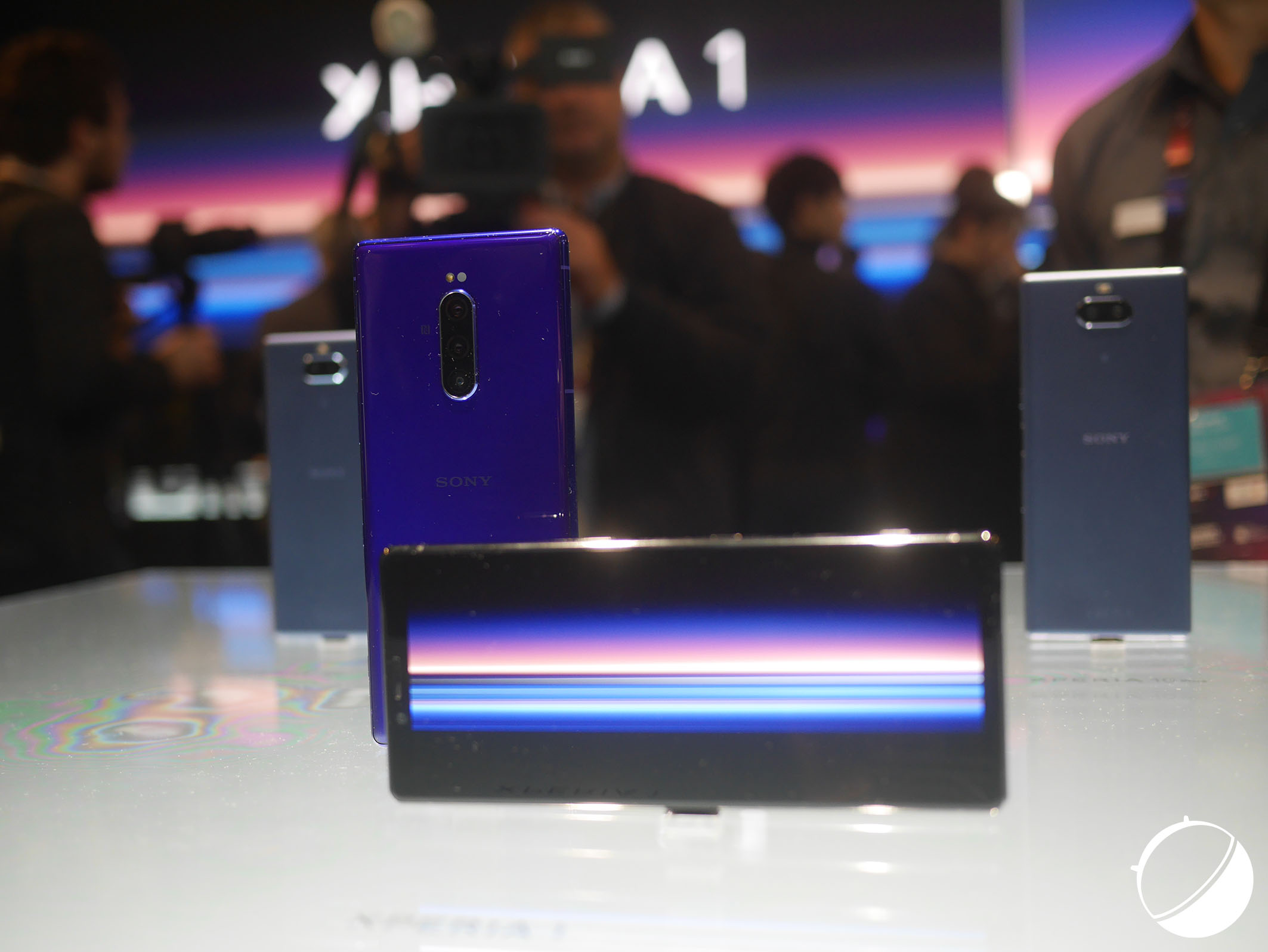 Le Samsung Galaxy A40 apparaît chez un revendeur, dévoilant son design, sa  fiche technique et son prix