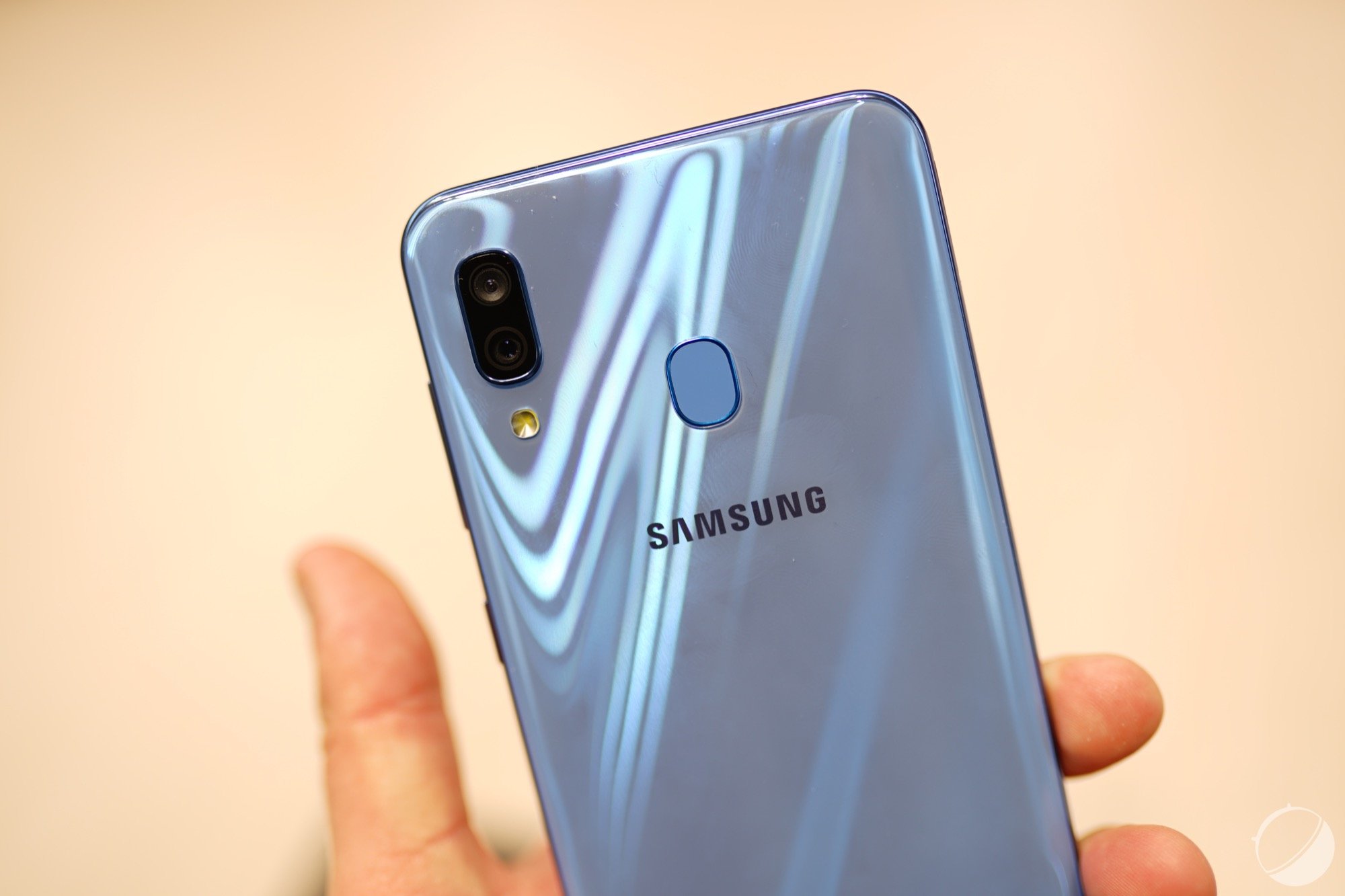 Samsung Galaxy A30 : nos photos et nos premières impressions au MWC 2019  FrAndroid