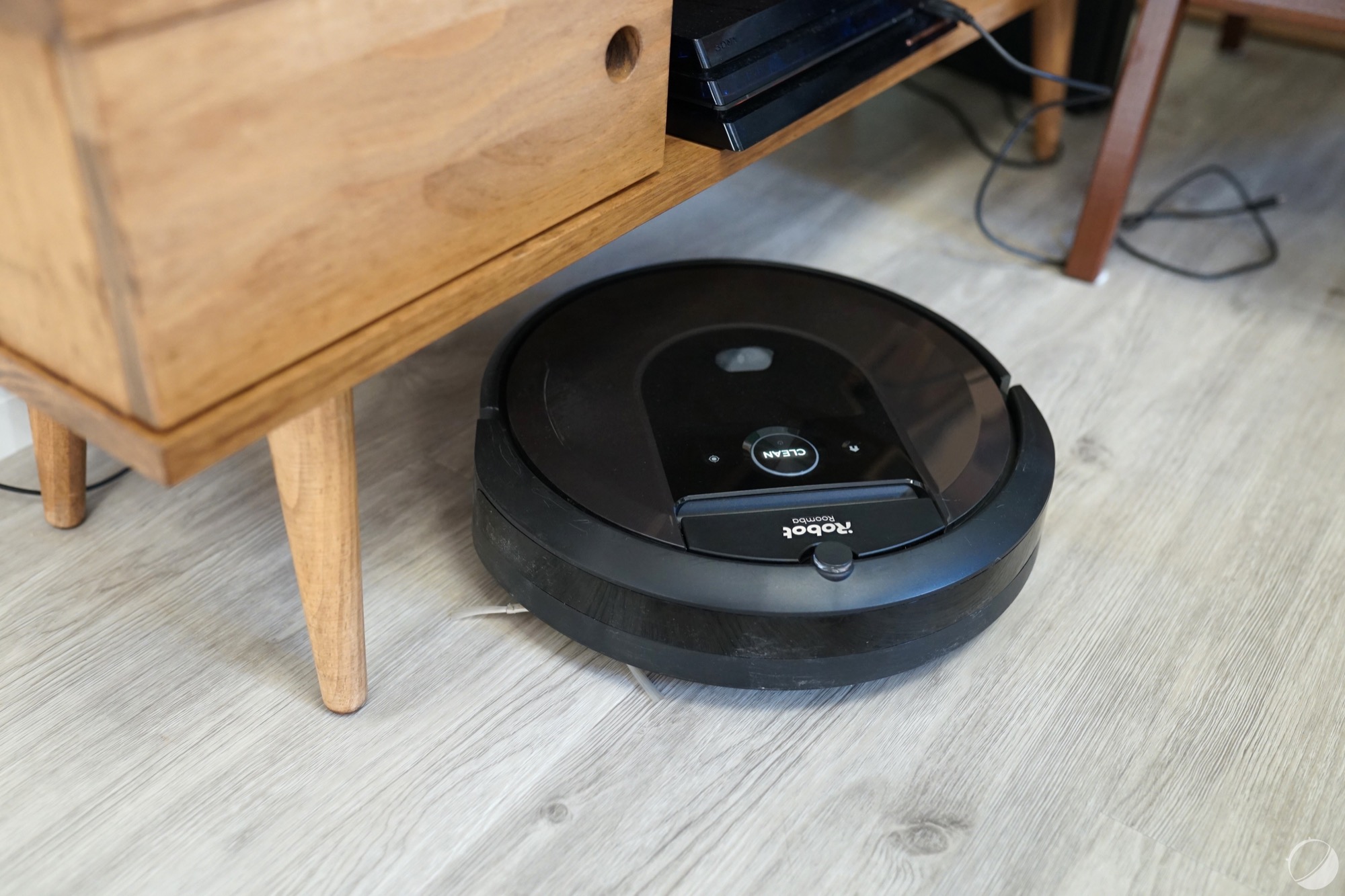 iRobot Roomba i7+ : ce robot aspirateur premium est à moitié prix pendant  les soldes