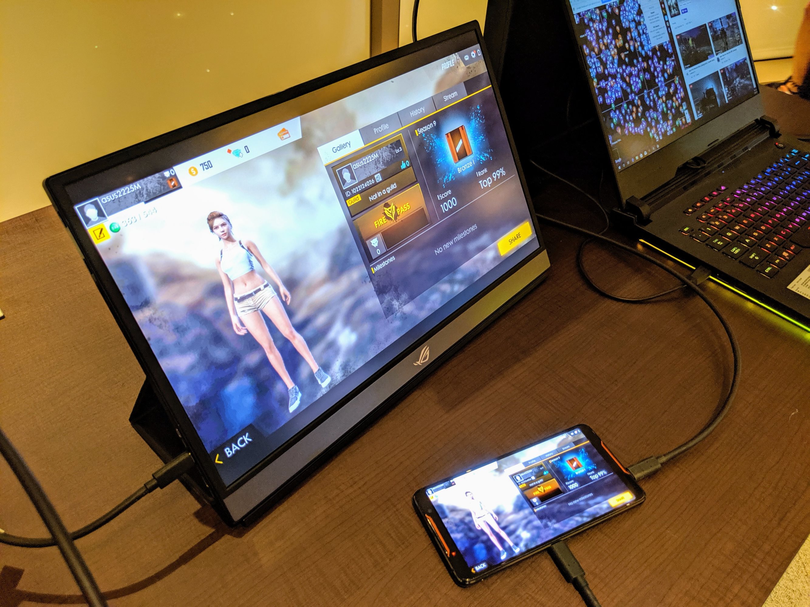 ROG Strix XG17 : l'étrange écran portable gamer créé par Asus