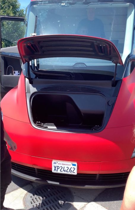 Tesla Semi : un prototype sauvage se fait photographier sous toutes ses coutures