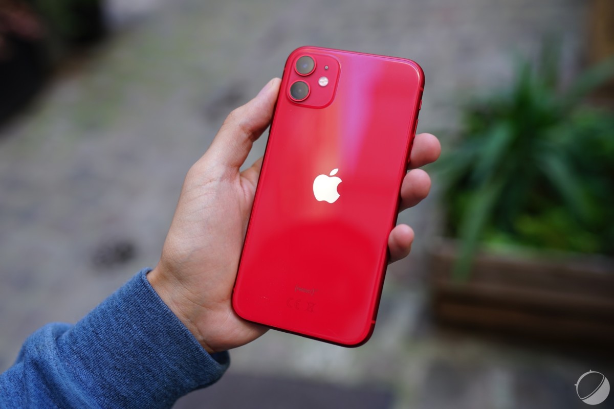 L’iPhone 11 est disponible dans de nombreuses couleurs chatoyantes, ici en rouge // Crédit : Frandroid