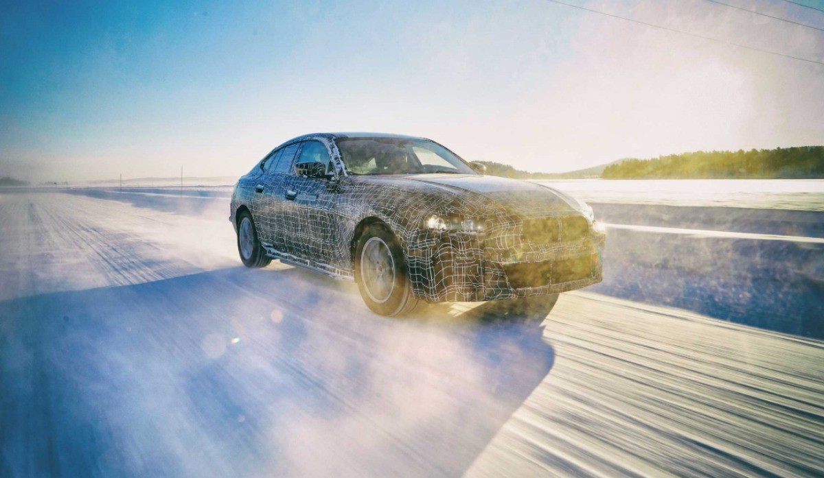 BMW i4 : 600 km d’autonomie et 100 km rechargés en 6 minutes pour le futur coupé électrique