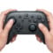 La manette Pro de la Nintendo Switch revient à moitié prix grâce à un code promo