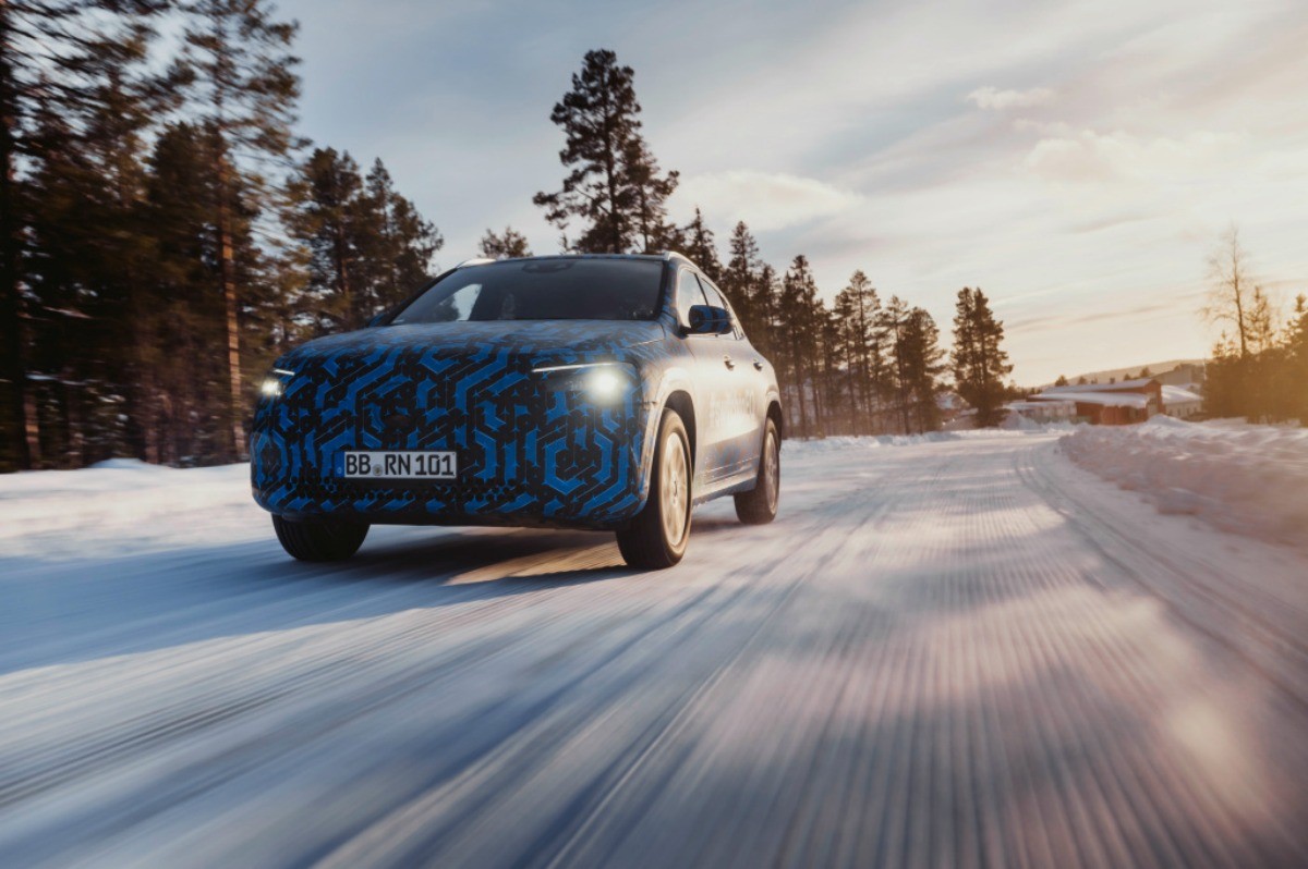 Mercedes EQA : son nouveau SUV électrique se dévoile un peu plus avant Genève