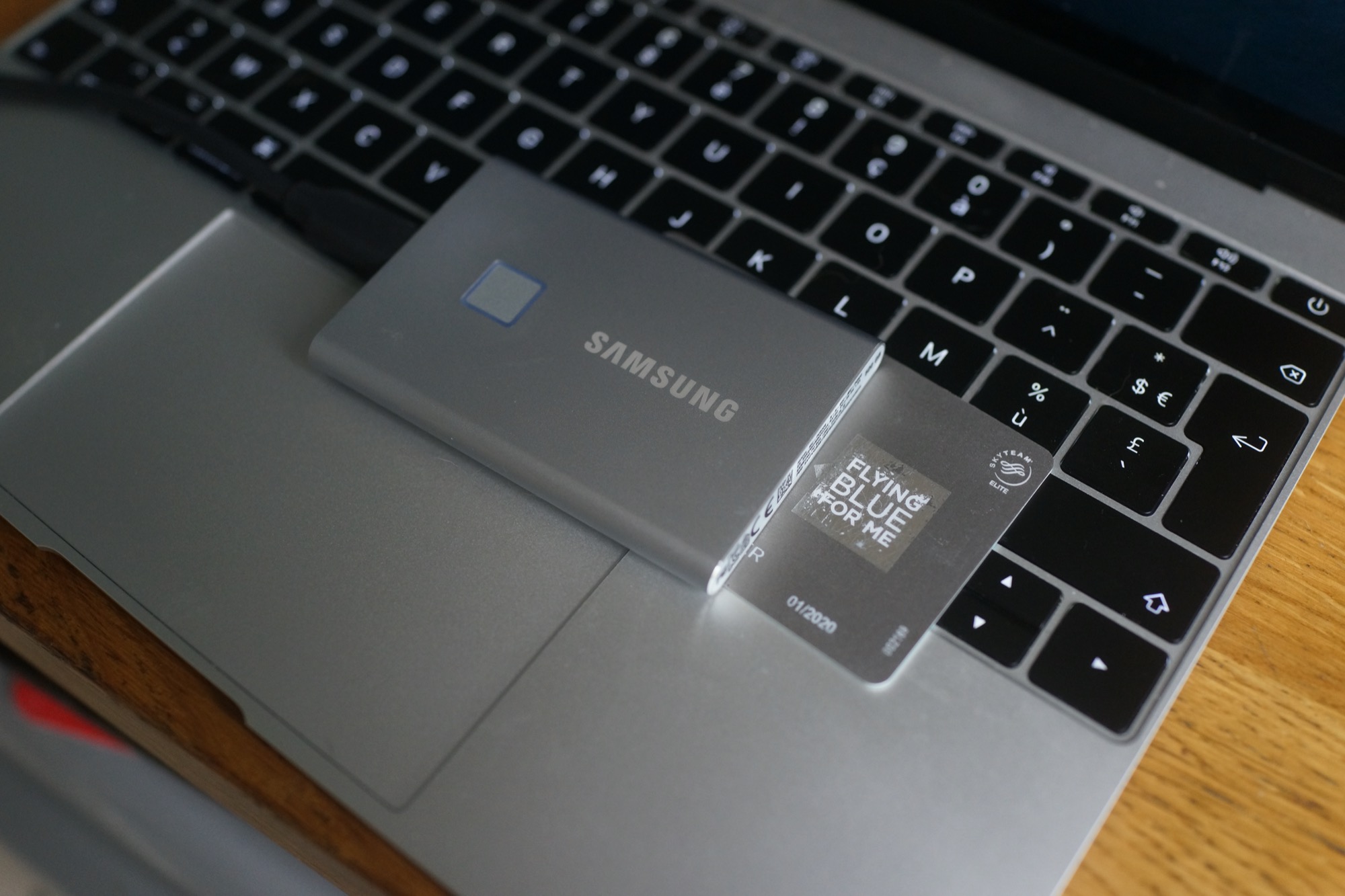 Samsung Disque dur SSD externe Portable 1To T7 Touch Noir pas cher