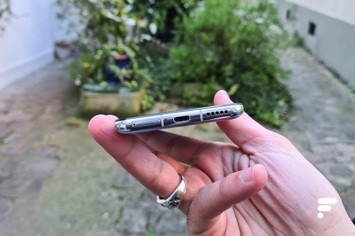 La prise USB-C pour recharger le Huawei P40