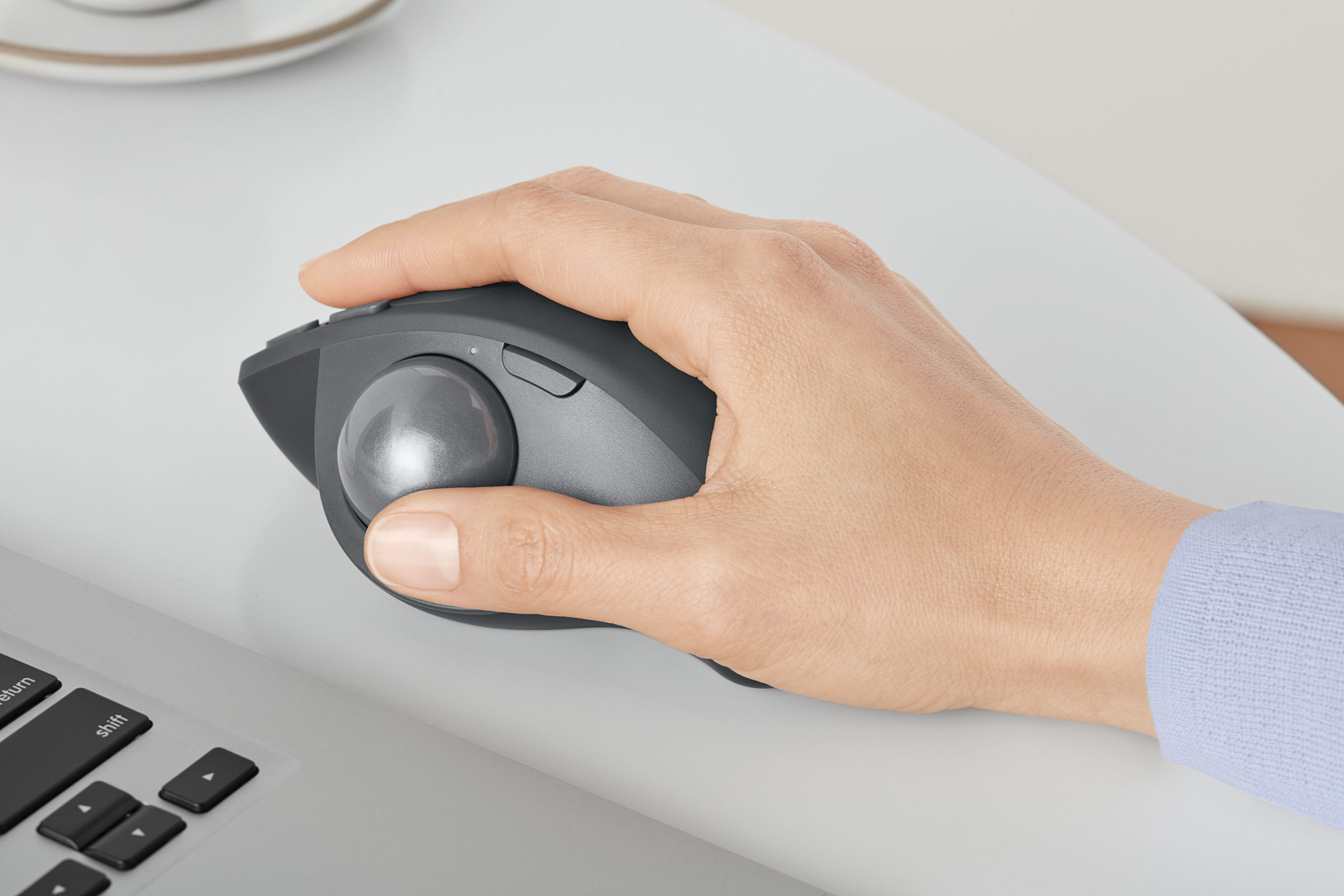 Logitech Lift : enfin une souris ergonomique qui existe aussi en version  gaucher !