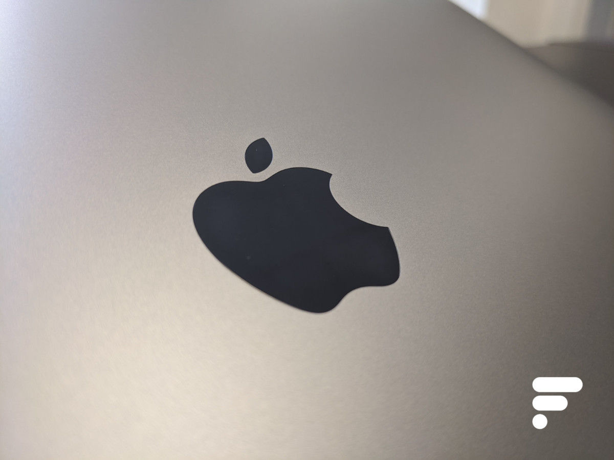 Le logo Apple au dos d’un MacBook Air