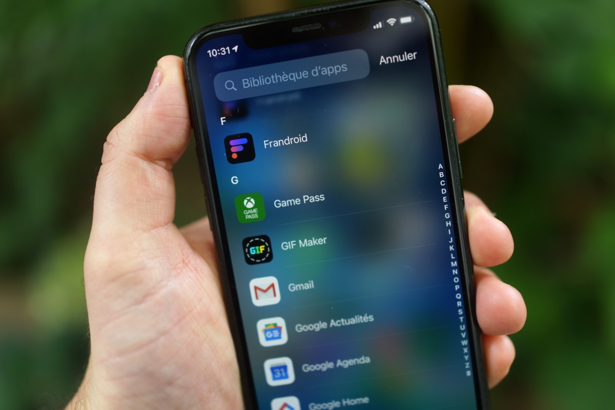 Un menu d’apps classé alphabétiquement sur un iPhone
