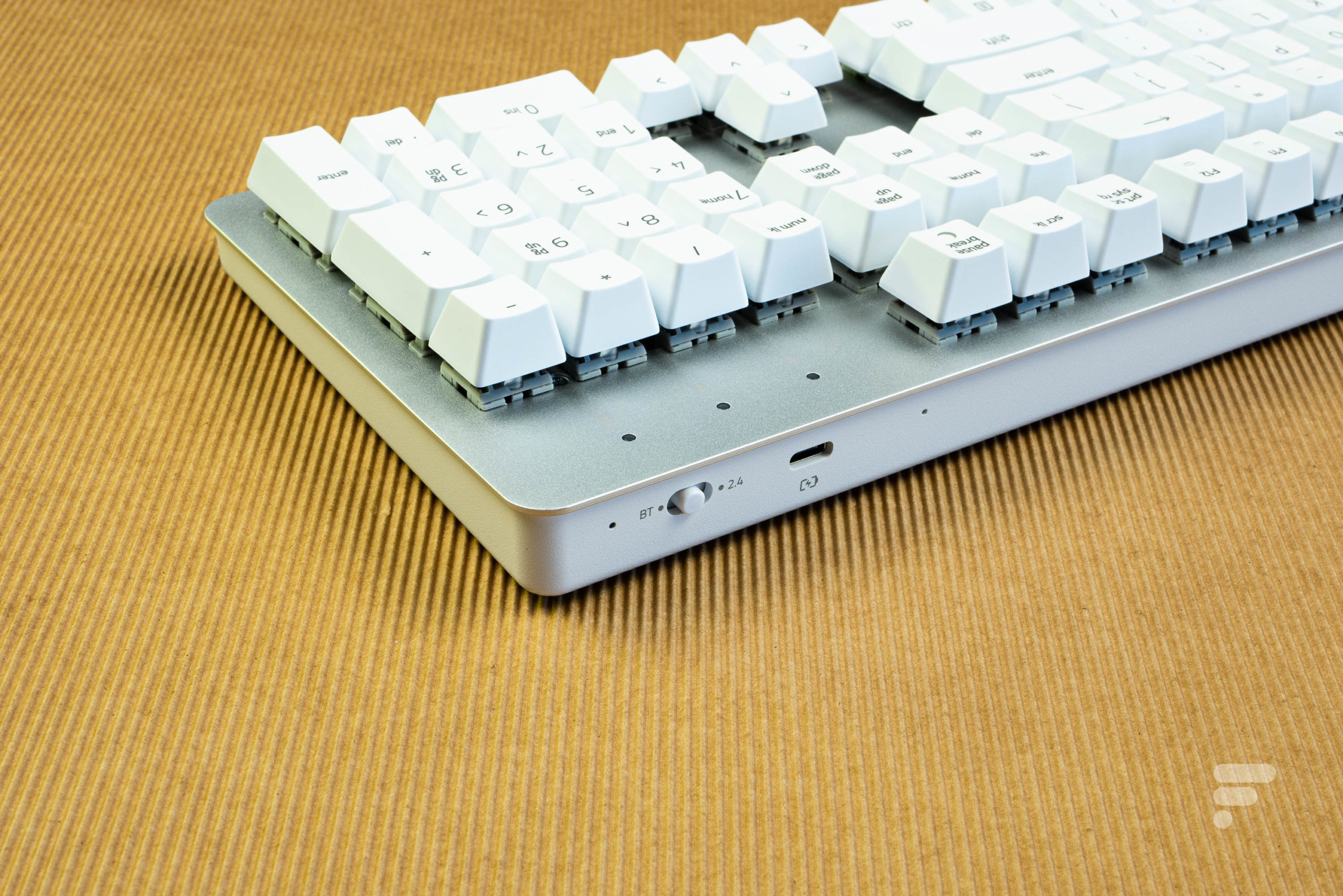 Razer Productivity Suite, clavier, souris et son tapis élégants blanc/gris  pour les travailleurs – LaptopSpirit