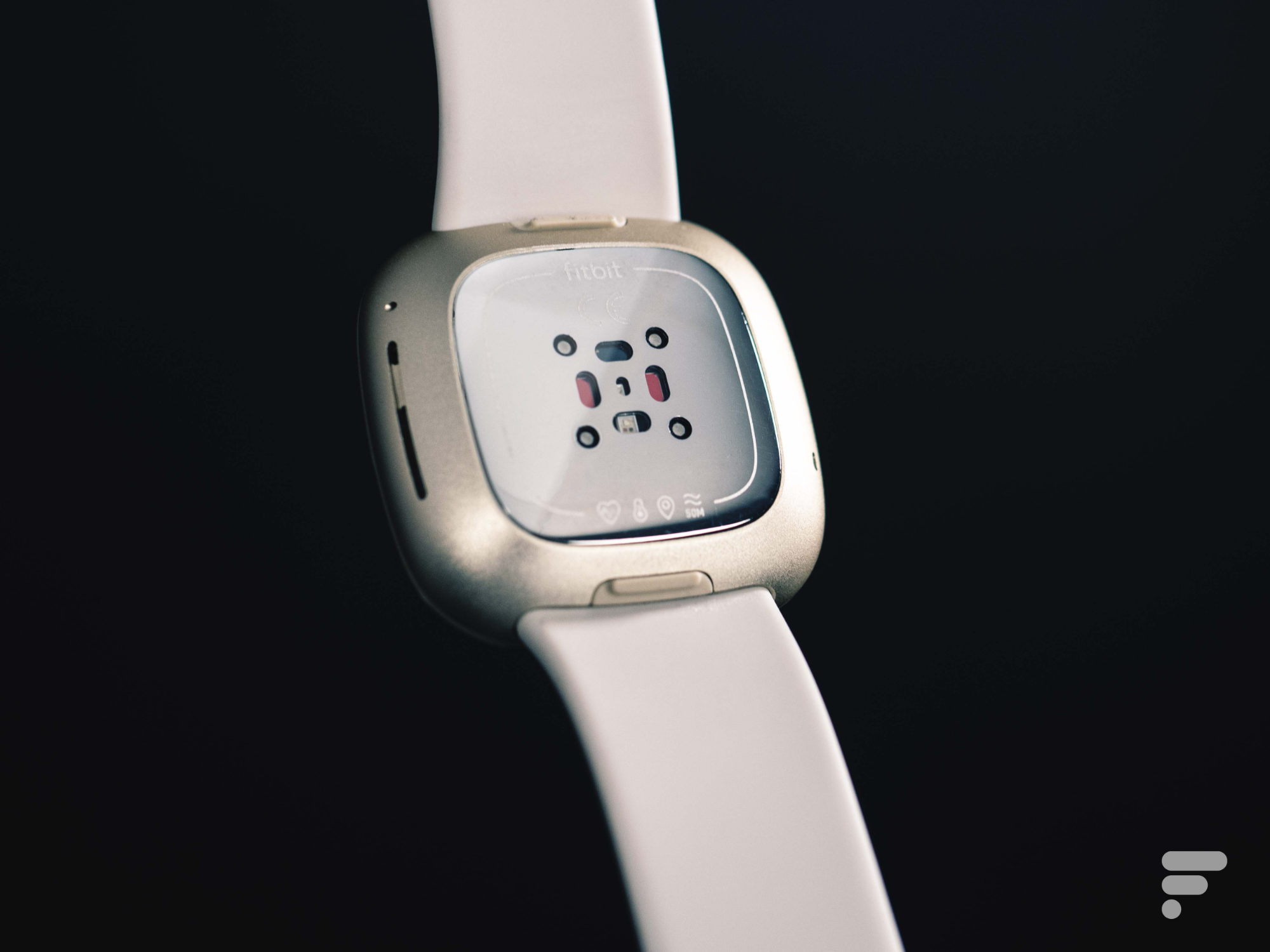 Test Fitbit Versa 4 : notre avis complet - Montres/Bracelet Connectés -  Frandroid