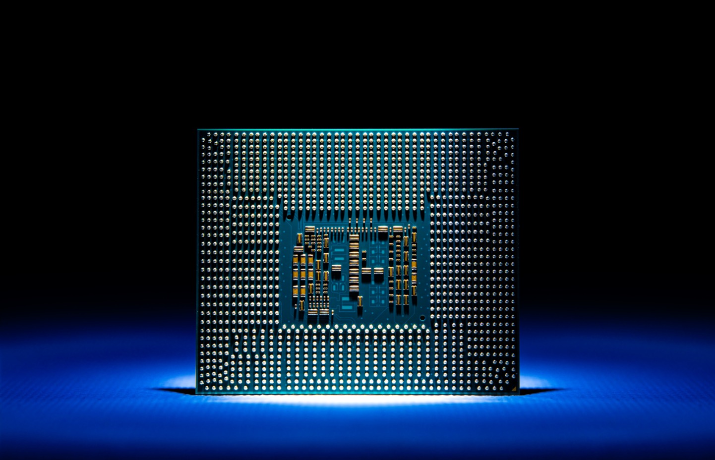 Intel launches its dedicated Iris Xe MAX GPU, the first in more than 20 ...