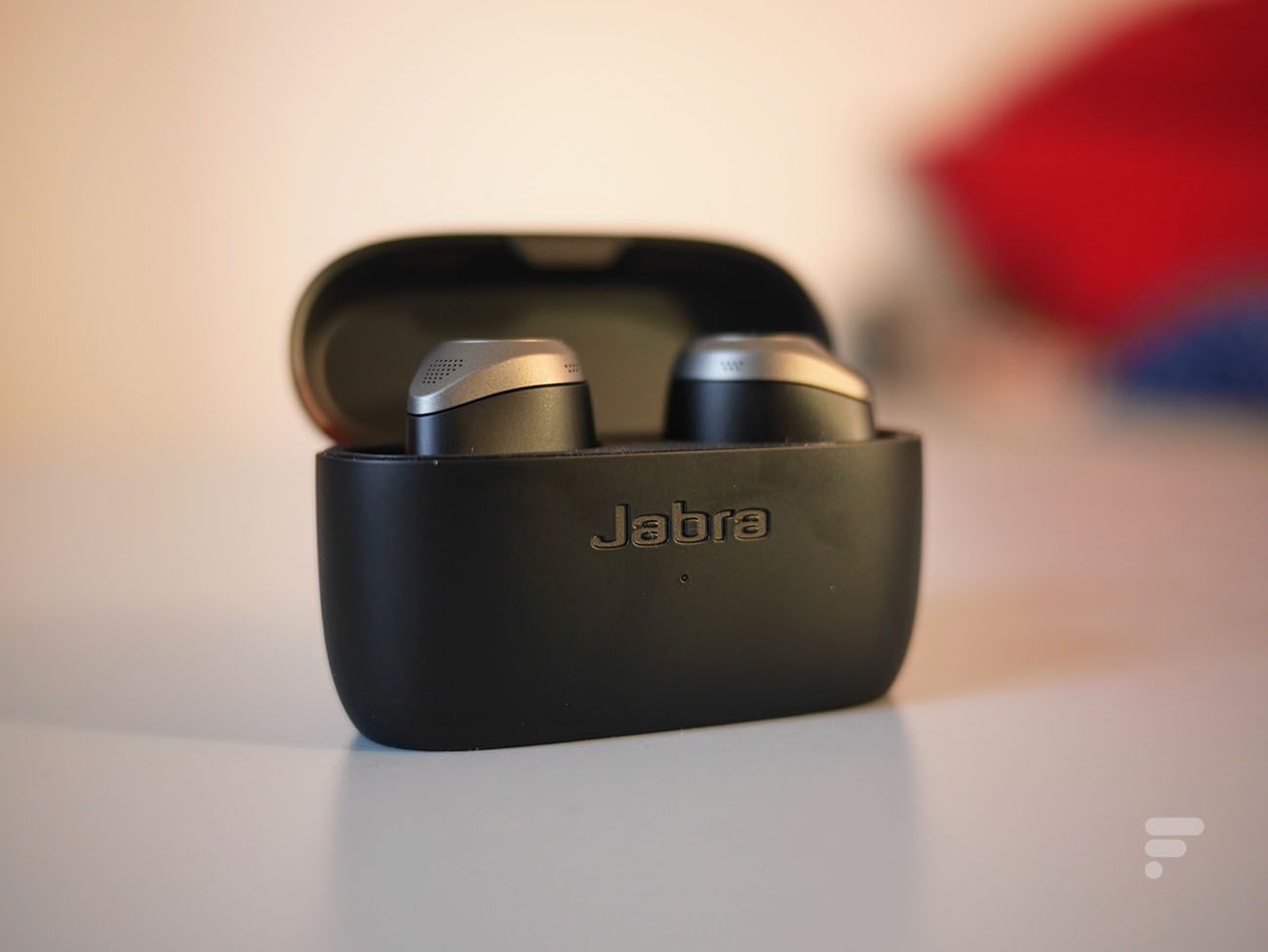 Soldes : Prix cassé sur les écouteurs sans fil Jabra Elite 7 Active et leur  chargeur à induction 