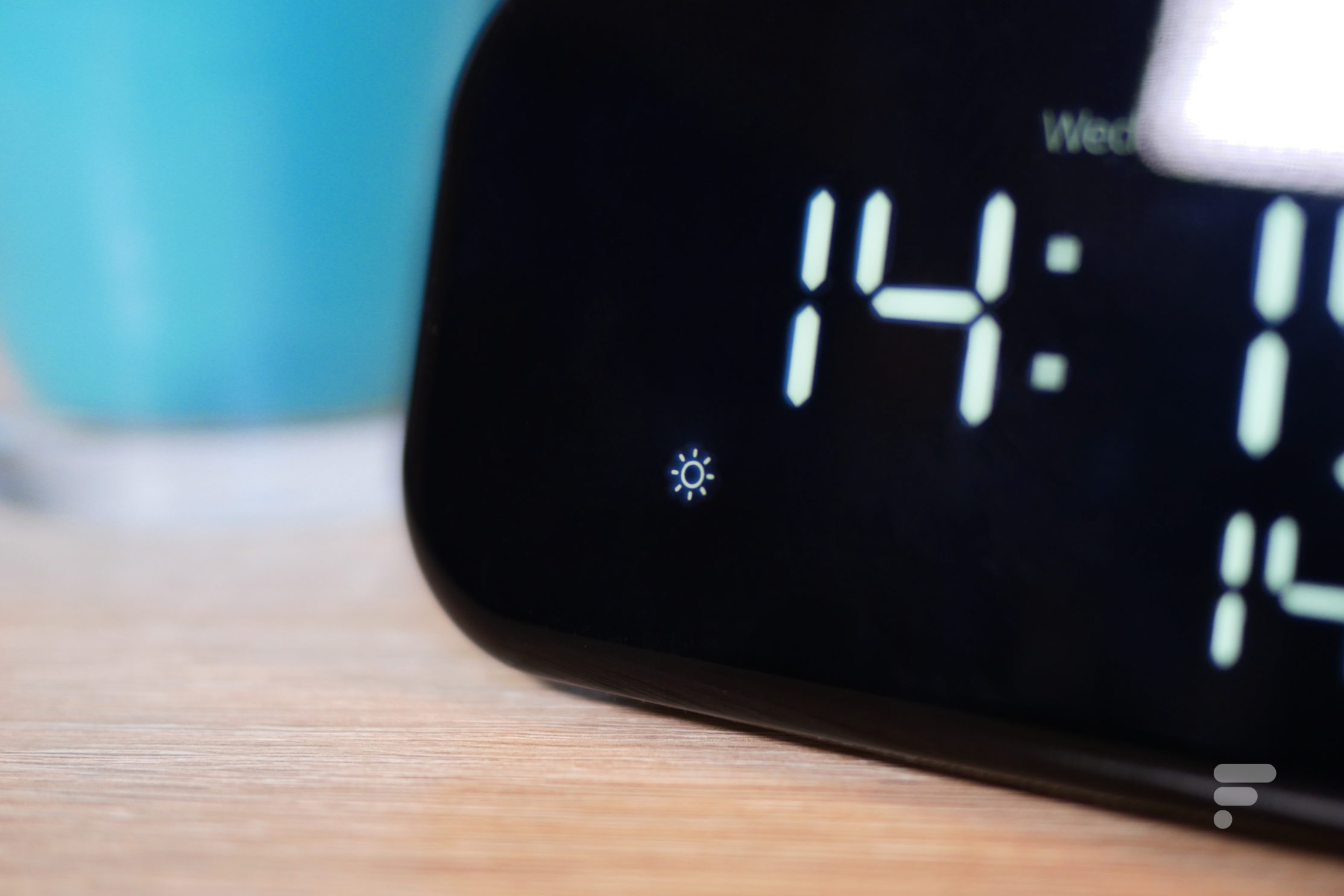 Le réveil connecté Lenovo Smart Clock est à moitié prix
