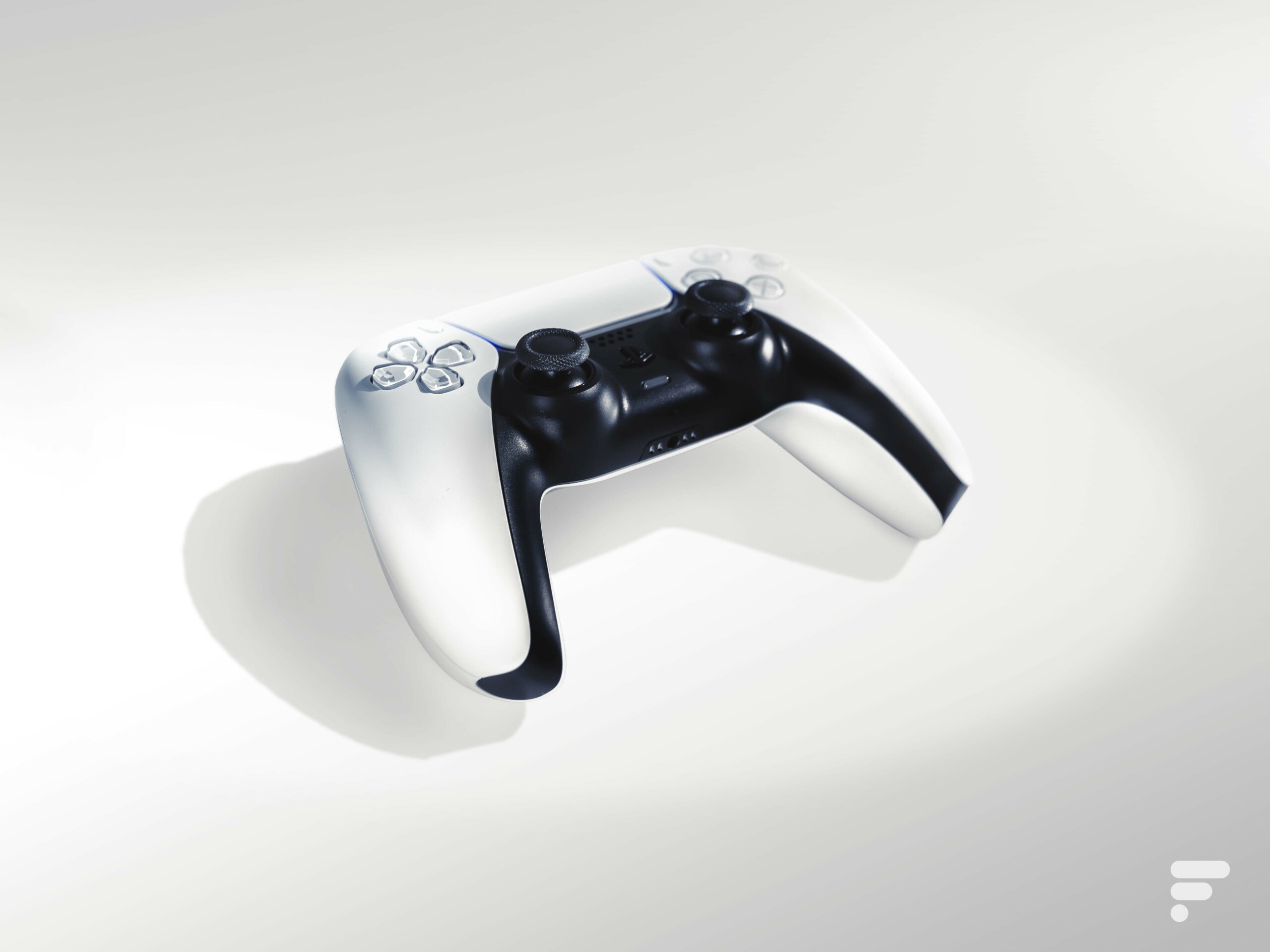 PS5: les manettes DualSense en solde